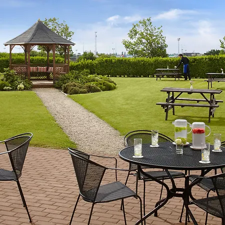 Radisson Blu Dublin Airport 4*