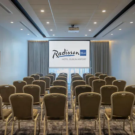 Radisson Blu Dublin Airport 4*