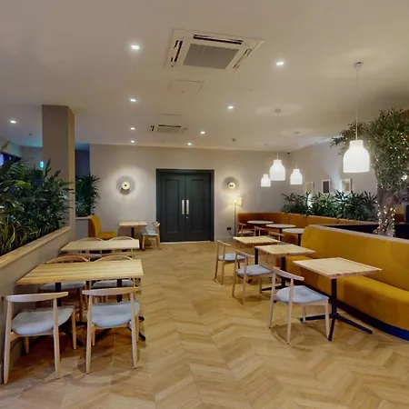 Radisson Blu Dublin Airport Hotel 4*