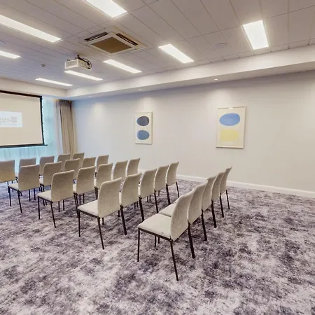 Radisson Blu Dublin Airport 4*