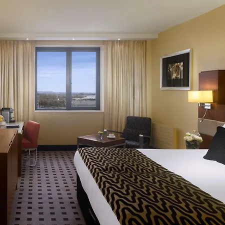 فندق راديسون بلو مطار دوبلين كلوغران