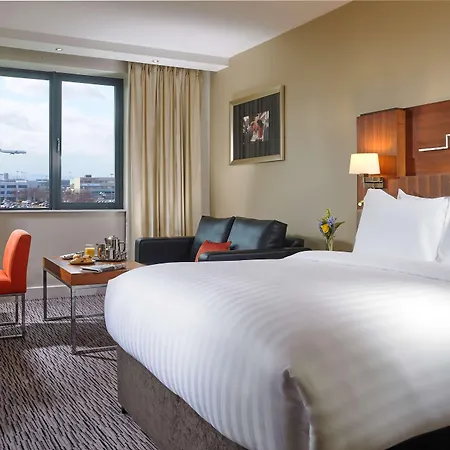 Radisson Blu Dublin Airport 4*