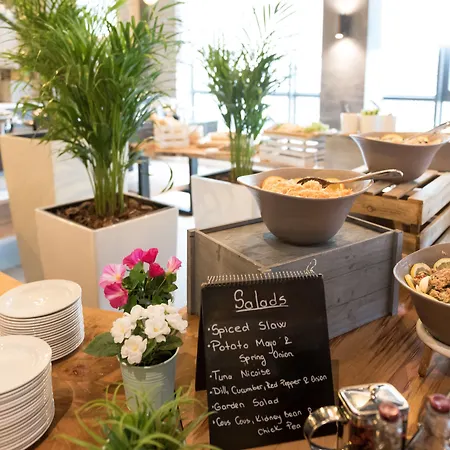 酒店 Radisson Blu Dublin Airport 4*