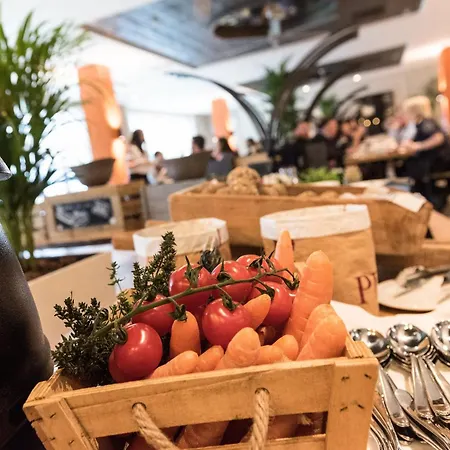 Radisson Blu Dublin Airport 4*