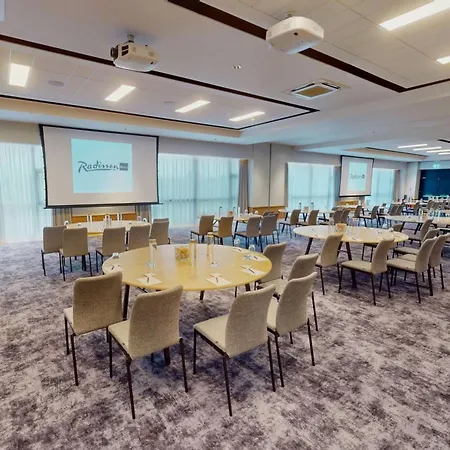 Radisson Blu Dublin Airport 酒店 4*